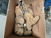 Verschillende paren schoenen - afbeelding 1 van  3