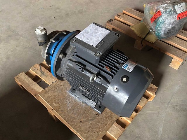 Verschillende pompen / pneumatische cilinders - afbeelding 2 van  4