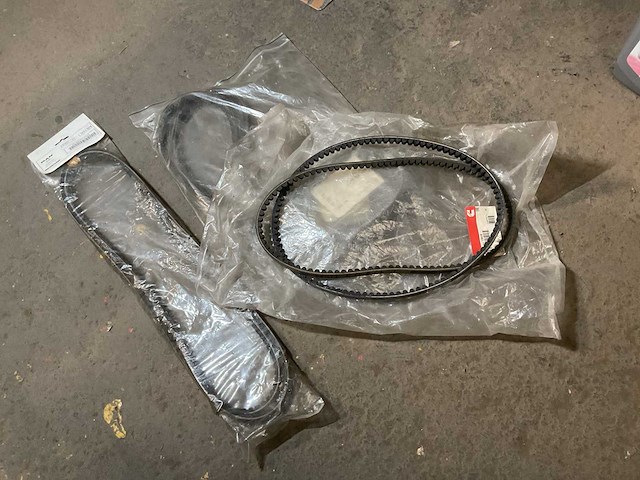 Verschillende riemen (3x) - afbeelding 1 van  2