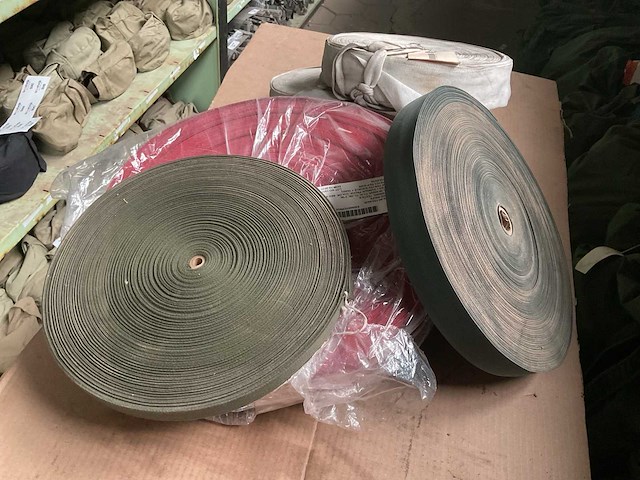Verschillende rollen textiel band (7x) - afbeelding 2 van  3