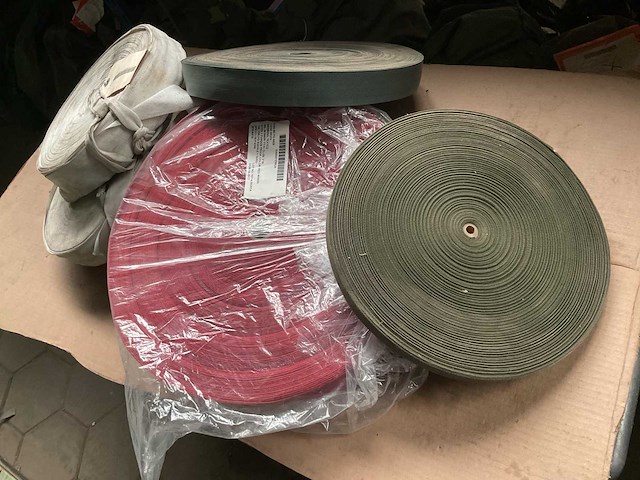 Verschillende rollen textiel band (7x) - afbeelding 1 van  3