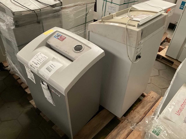 Verschillende shredders (2x) - afbeelding 1 van  2