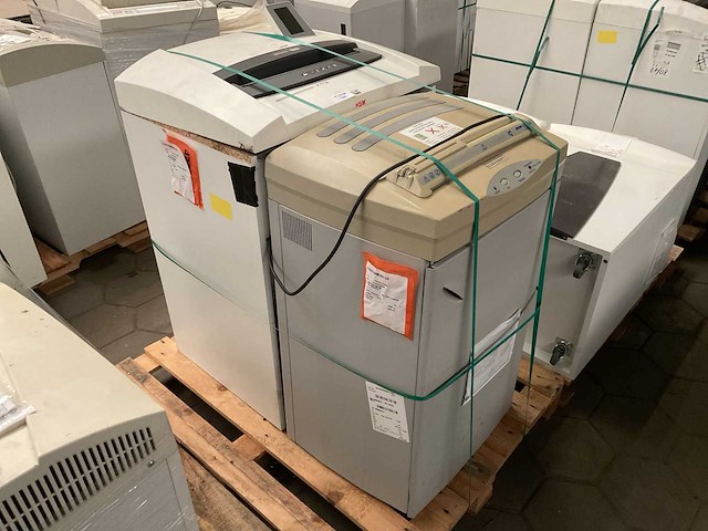 Verschillende shredders (2x) - afbeelding 1 van  1