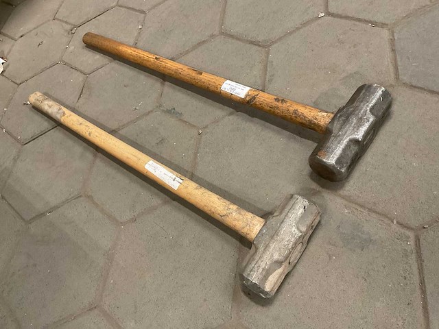 Verschillende sledge hammers (2x) - afbeelding 1 van  3