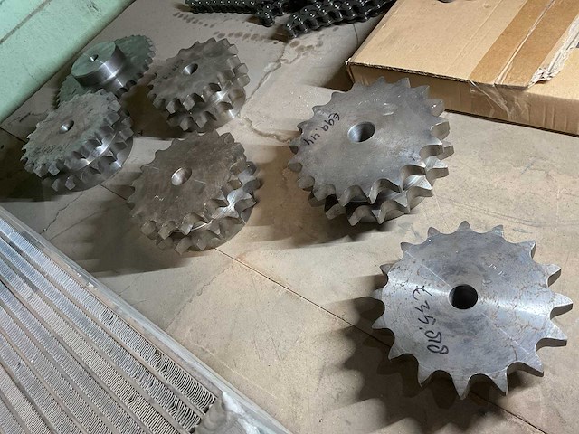 Verschillende tandwielen (6x) - afbeelding 1 van  2