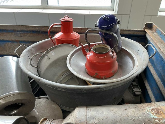 Verschillende zink; rvs en stalen decoratie materialen - afbeelding 7 van  9