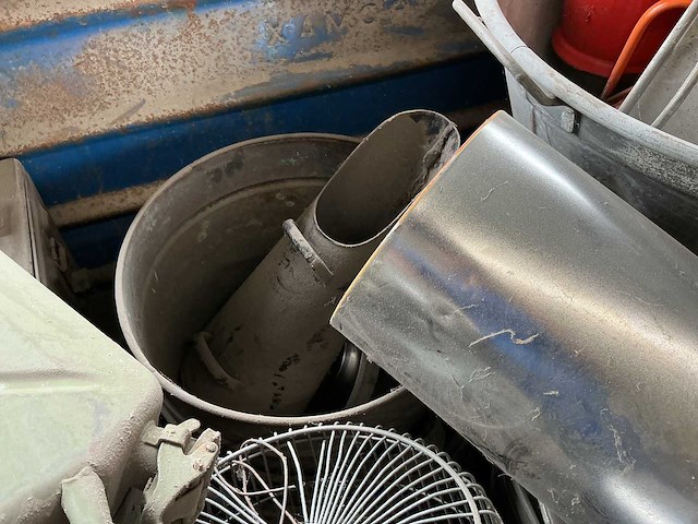 Verschillende zink; rvs en stalen decoratie materialen - afbeelding 8 van  9