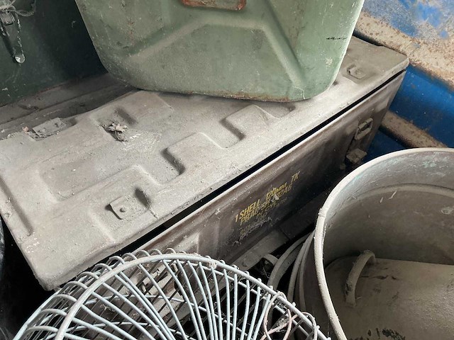 Verschillende zink; rvs en stalen decoratie materialen - afbeelding 3 van  9