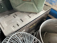 Verschillende zink; rvs en stalen decoratie materialen - afbeelding 3 van  9