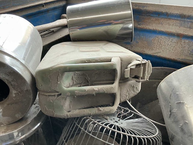Verschillende zink; rvs en stalen decoratie materialen - afbeelding 9 van  9