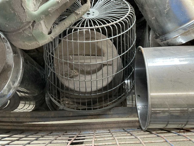 Verschillende zink; rvs en stalen decoratie materialen - afbeelding 4 van  9
