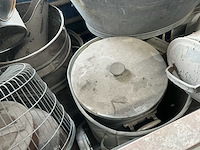Verschillende zink; rvs en stalen decoratie materialen - afbeelding 5 van  9