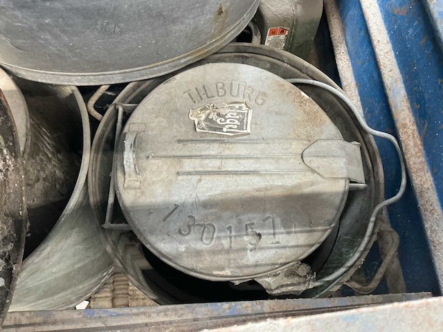 Verschillende zink; rvs en stalen decoratie materialen - afbeelding 6 van  9
