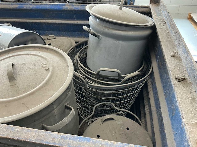 Verschillende zink; rvs en stalen decoratie materialen - afbeelding 2 van  7