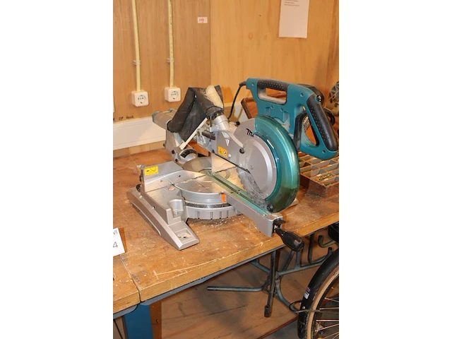 Verstek/afkortzaag makita ls1018l. - afbeelding 2 van  3