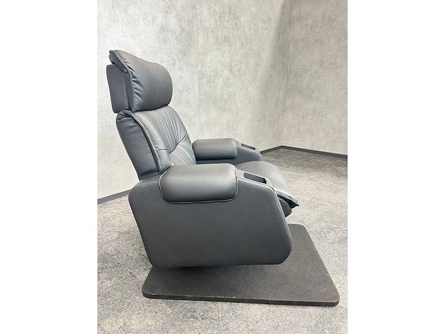 Verstelbare relaxfauteuil met voetenbank - ongebruikt - afbeelding 2 van  13