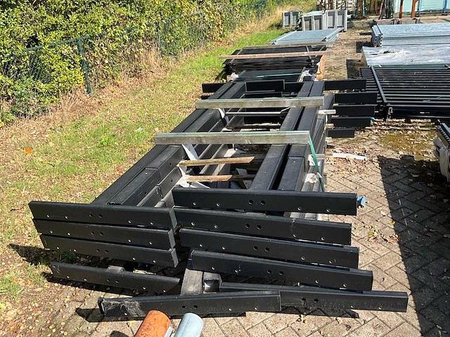 Verstelbare staander gecoat (18x) - afbeelding 2 van  7