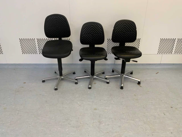 Verstelbare werk-/werkplaatsstoelen (3x) - afbeelding 1 van  4