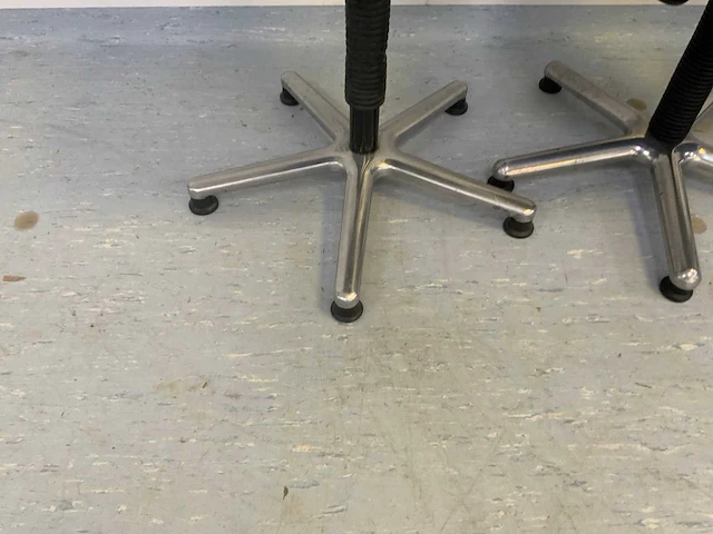 Verstelbare werk-/werkplaatsstoelen (3x) - afbeelding 4 van  4