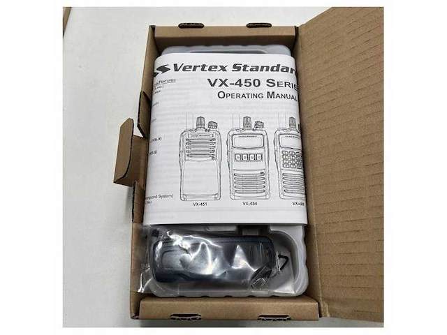 Vertex standard 32-channel two-way handheld - vx-451 vhf - afbeelding 2 van  3