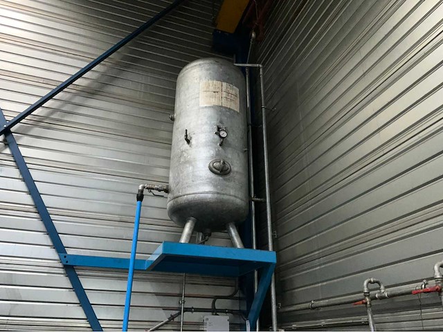 Verticale buffertank - afbeelding 1 van  2