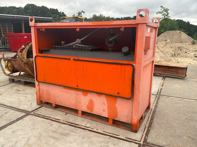 Verticale diesel opslagtank - afbeelding 1 van  9