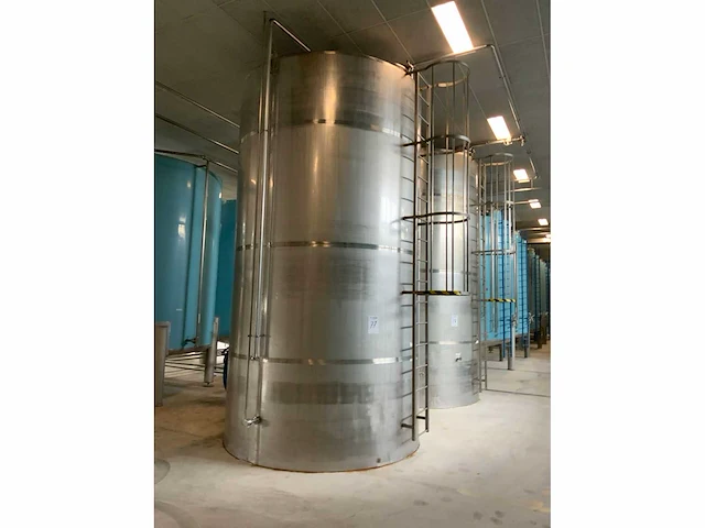 Verticale geïsoleerde opslagtank 25000 liter - afbeelding 2 van  6