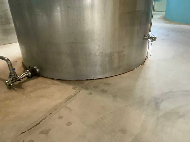 Verticale geïsoleerde opslagtank 25000 liter - afbeelding 4 van  6