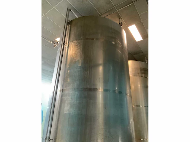 Verticale geïsoleerde opslagtank 25000 liter - afbeelding 3 van  8