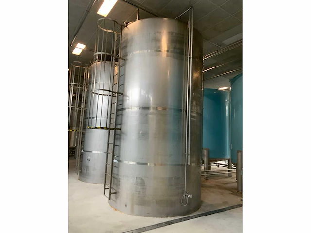 Verticale geïsoleerde opslagtank 25000 liter - afbeelding 2 van  8