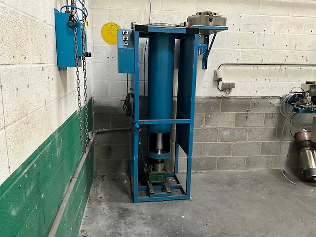 Verticale lasmanipulator met grote 4-kauw boorkop - afbeelding 1 van  6