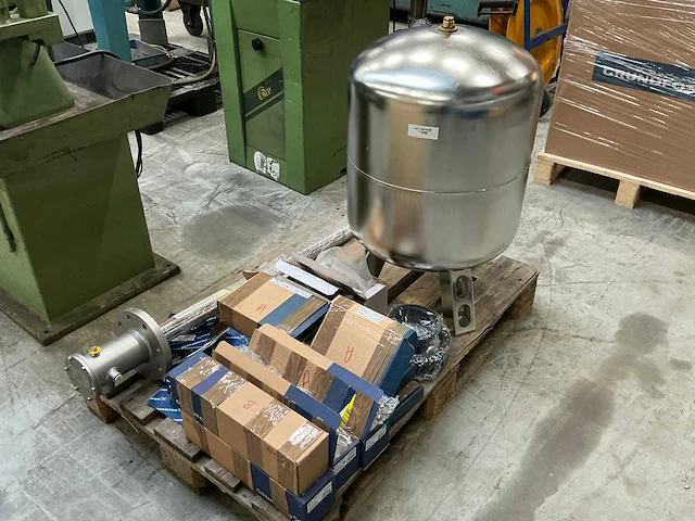 Verticale opslagtank en verwarmingselement - afbeelding 1 van  11