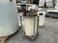 Verticale opslagtank met pomp