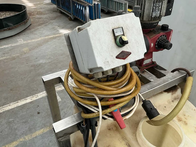 Verticale opslagtank met pomp - afbeelding 4 van  8