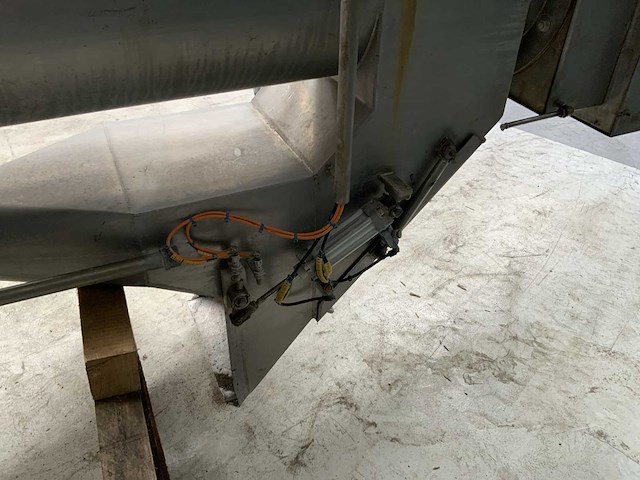 Verticale opvoer schroeftransporteur 6m - afbeelding 3 van  6