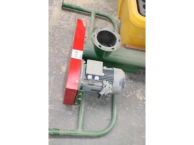 Verticale transporteur mrol t401/3 met basistrechter en opvoerwokkel. hoogte ca. 5 meter. diameter opvoerka... - afbeelding 5 van  6