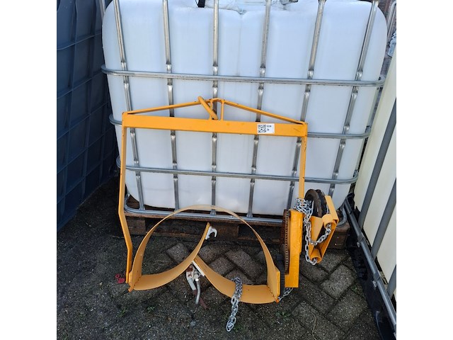 Verticale vaten lifter manutan, lg800, bouwjaar 2014 - afbeelding 1 van  6