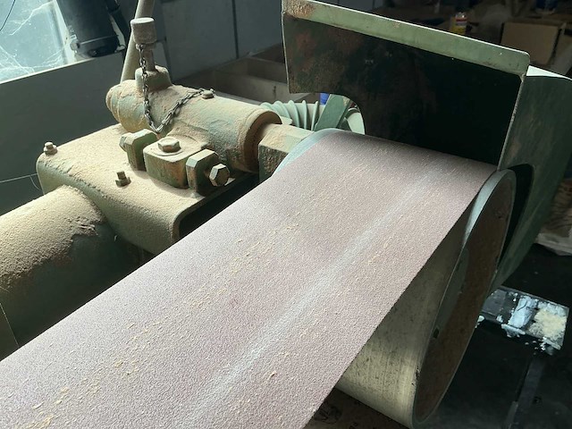 Vertongen langbandschuurmachine - afbeelding 13 van  14