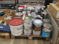 Verven en lakken op pallet w.o. primer, strikolith en finess. - afbeelding 1 van  3
