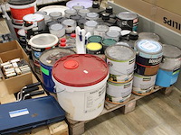 Verven en lakken op pallet w.o. primer, strikolith en finess. - afbeelding 2 van  3