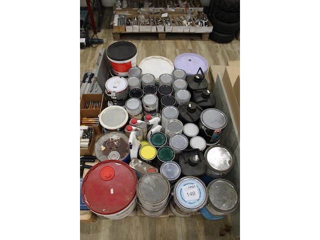 Verven en lakken op pallet w.o. primer, strikolith en finess. - afbeelding 3 van  3