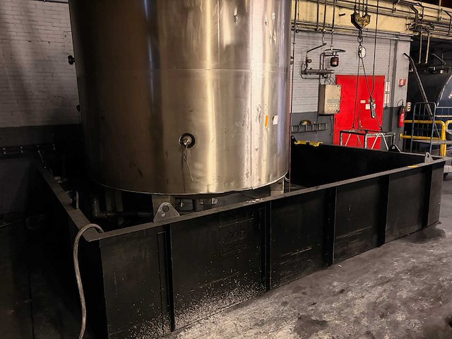 Verwarmde & geïsoleerde 17.000 l verticale opslagtank - afbeelding 6 van  6