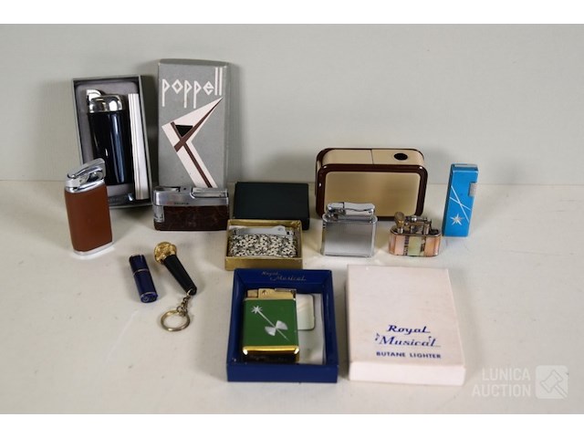 Verzameling aanstekers - afbeelding 1 van  5