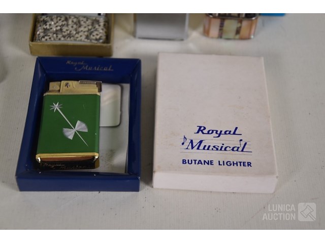 Verzameling aanstekers - afbeelding 2 van  5