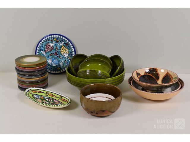 Verzameling aardewerk - afbeelding 1 van  7