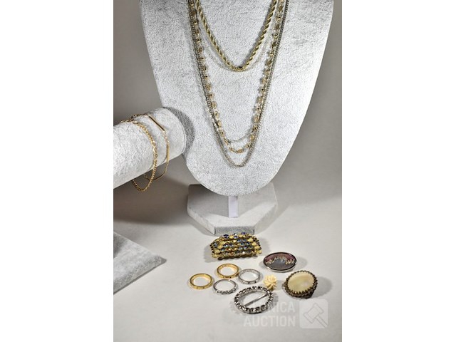 Verzameling bijouterie - afbeelding 1 van  6