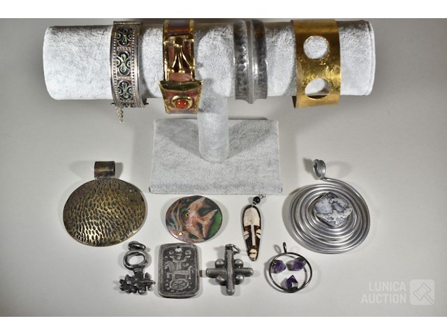 Verzameling bijouterie - afbeelding 1 van  5