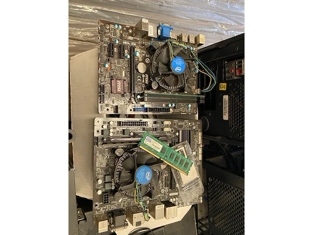 Verzameling computeronderdelen - afbeelding 4 van  15