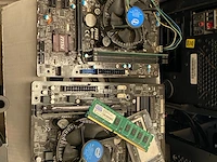Verzameling computeronderdelen - afbeelding 4 van  15