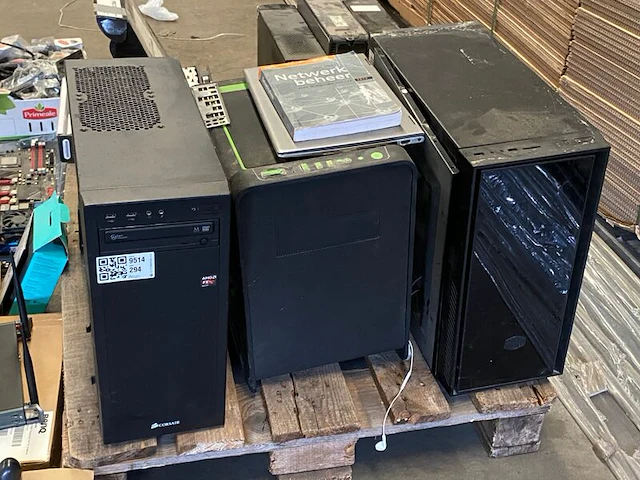 Verzameling computeronderdelen - afbeelding 5 van  15